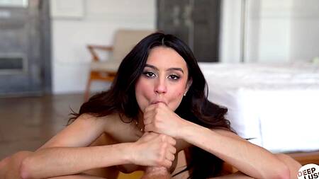 Красотка Eliza Ibarra хочет секса без обязательств