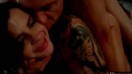 Жесткий секс с музыканткой ради её мотивации