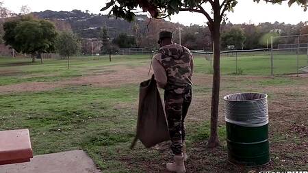 Кукла превратилась в реальную девушку и подарила негру секс