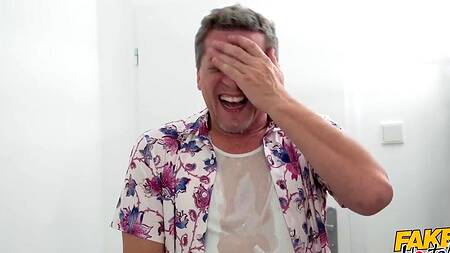 Alexis Crystal дрочит в хостеле и ебется с администратором