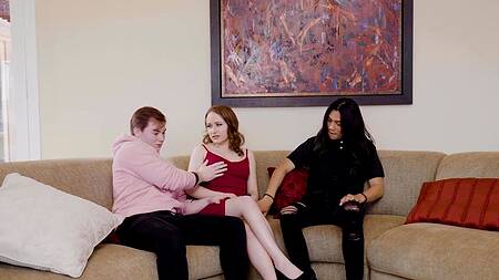 Мачеха Lizzie Love проводит время с пасынками и наслаждается МЖМ