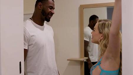 Blake Blossom заказывает доставку и соблазняет черного курьера