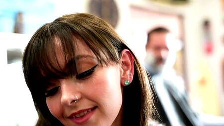 Новая парикмахерша просто класс и ебется она шикарно