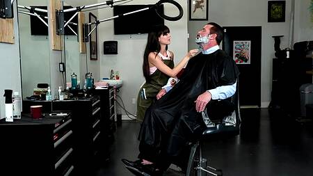 Новая парикмахерша просто класс и ебется она шикарно