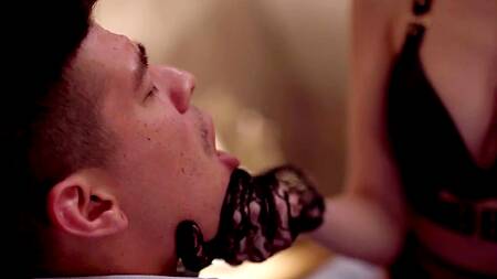 Isabella De Laa в открытых трусиках дарит шикарный секс