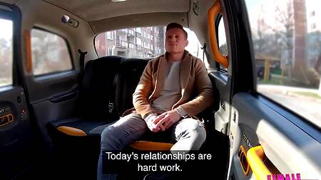 Таксистке понравится пассажир и она дала ему в машине