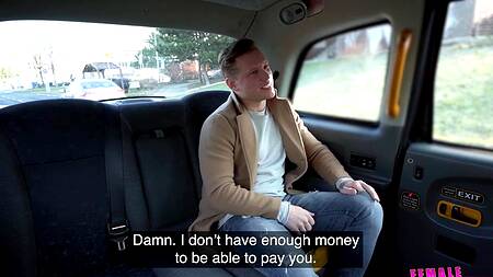 Таксистке понравится пассажир и она дала ему в машине