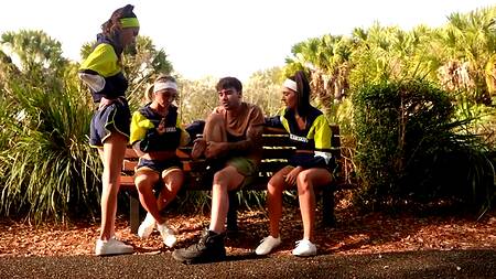 Три спортсменки после футбола наслаждаются одним членом