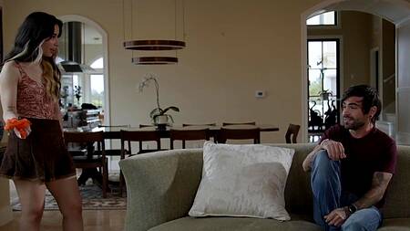 Увидела как друг нюхает трусы и предложила секс