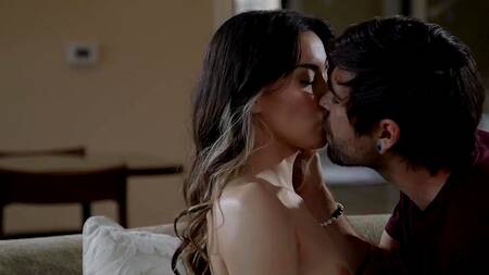 Увидела как друг нюхает трусы и предложила секс