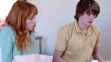 Ворует трусики рыжей сводной сестры и трахает её