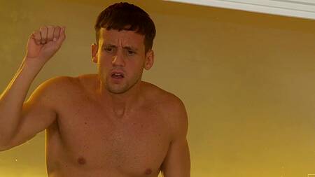 Застает девушку за лизанием пизды подруги и ебет их обеих