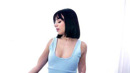 Хватит дрочить в душе, пойдем лучше ебаться