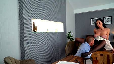 Студент не может написать контрольную, зато может поиметь училку