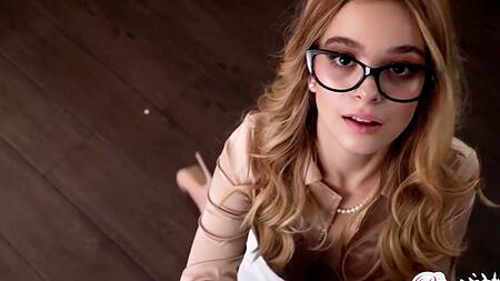 Худенькой Molly Little хочется секса после офиса