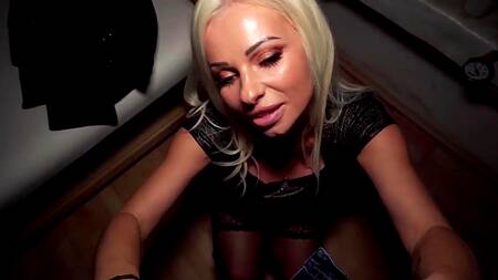 Дал зрелой Suzi Grande денег и трахнул её