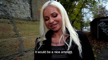 Дал зрелой Suzi Grande денег и трахнул её