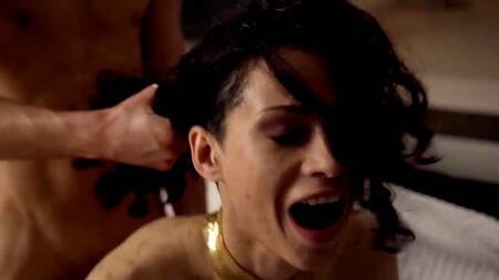 Кудрявая жена Stacy Bloom в сексуальном белье отдается в попку