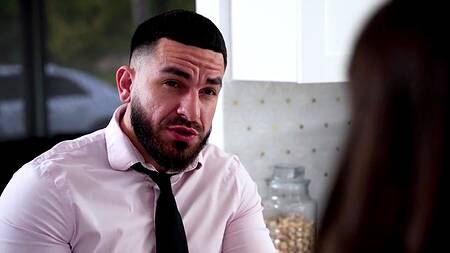 Зрелая Valentina Bellucci в сетке соблазняет коллегу по работе