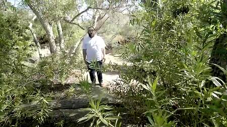 Brianna Bourbon у реки полирует толстый хуй мужика