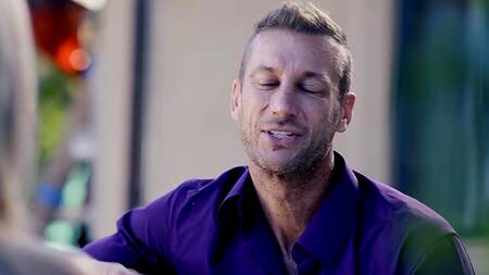 Лижет киску опытной красотке Bunny Madison и трахает её