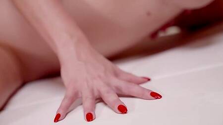 Насладился эротическим массажем и кончил массажистке в рот