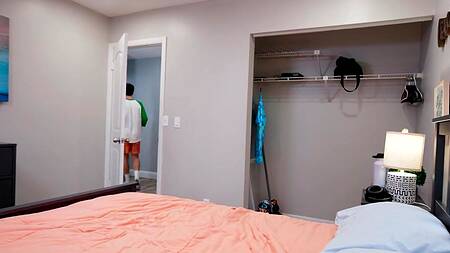 Пацан трахает белую толстушку и сочную негритянку