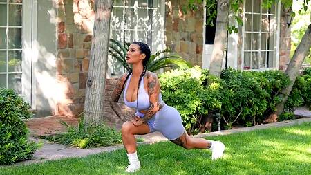 Первая пробежка Arabelle Raphael заканчивается сексом с негром