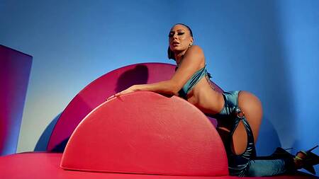 Мужики не могут устоять перед дырками шикарной Cassie Del Isla