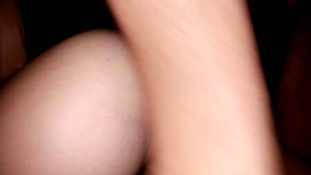 Katie Kush возбуждается от пальцев в жопе и дает мужику