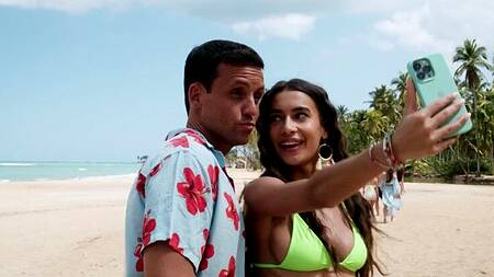 Красотка Vanessa Alessia заводит курортный роман и страстно ебется