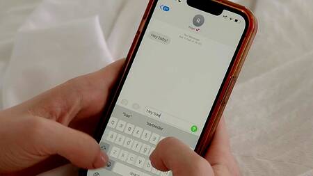 Рыжая красотка Jia Lissa трахается с двумя по примеру подруги