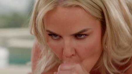 Молодого бизнесмена на анал соблазняет зрелая Slimthick Vic Marie