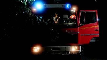 Отсосала большой член негра в пожарной машины и отдалась в пизду