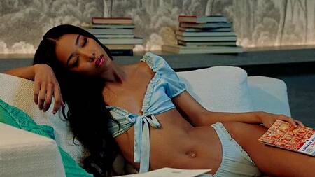 Отдыхает в Италии и страстно трахает азиатку Lia Lin