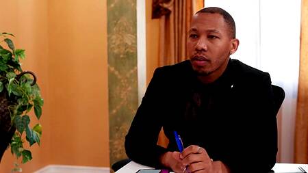 Сенаторка на суде ебется с охранником и прокурором