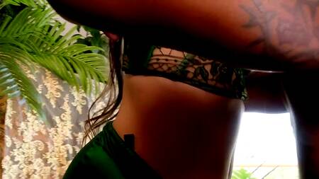 Красивая азиатка Angelina Moon балдеет от черного хуя