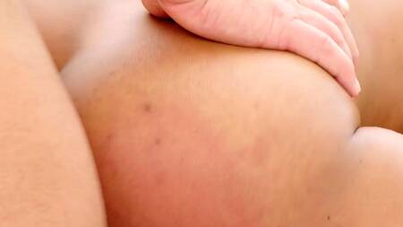 Фотосессия на пляже заканчивается еблей с лысым