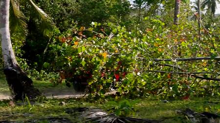 Фотосессия на пляже заканчивается еблей с лысым