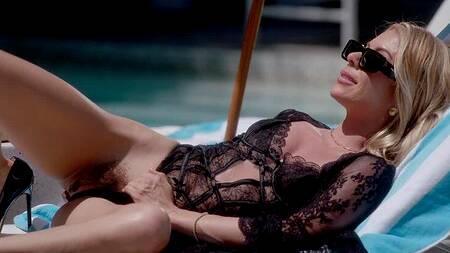 Черные члены в двух дырках - то что заставляет Summer Jones кончить