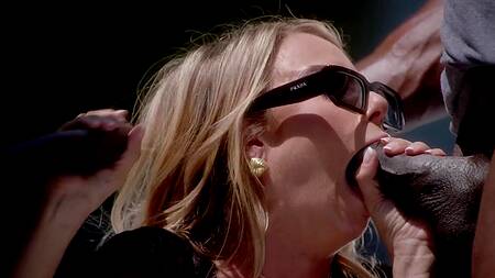 Черные члены в двух дырках - то что заставляет Summer Jones кончить