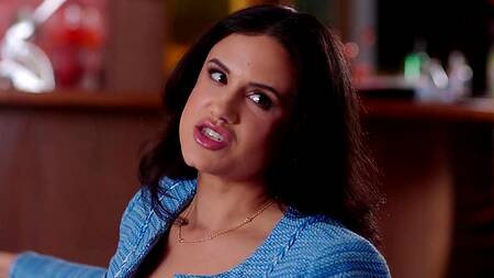 Зрелка Penny Barber прыгает на большом члене молодого парня