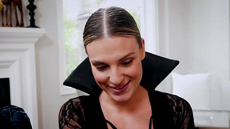 Муж на Хэллоуин трахает жену и двух её подруг