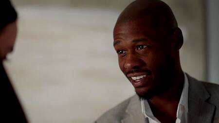 Собеседование перерастает в страстную еблю с негром