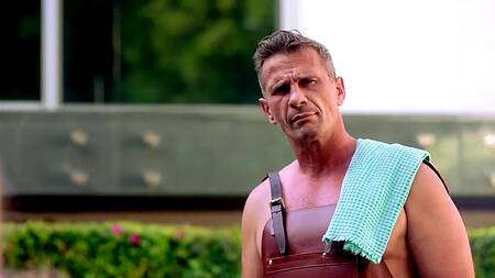 Брутальный мужик ебет замужнюю милфу Brandi Love