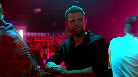 Азиатка Emiri Momota стала моделью и теперь обязана трахаться