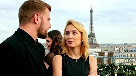 Вечеринка после показала мод скучная, лучше уж в попку трахаться