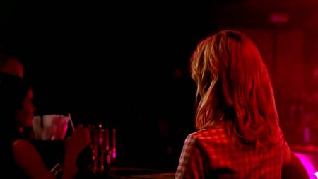 Познакомилась с парнем в баре и трахнулась с ним и с его женой