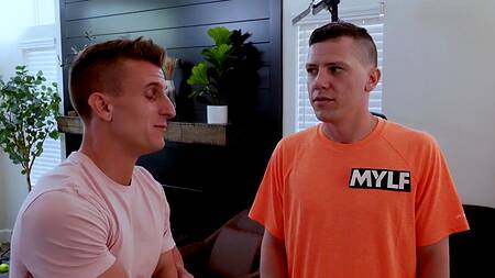 Молодые парни забывают снять порнуху с милфами