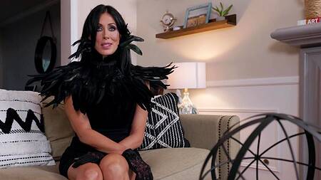 Зрелые подруги встречаются с молодыми и ебутся в групповухе